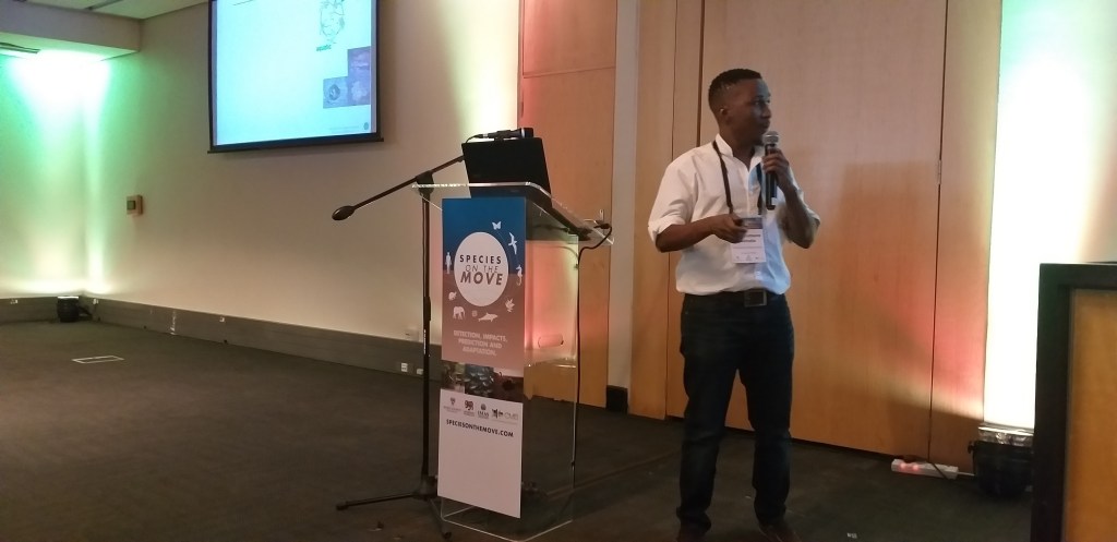 Dr. Mohlamatsane Mokhatla (from South African National Parks, South Africa) presenting his research on predictions of climate-driven distributions of three African temperate frogs using models that incorporate physiology and performance data. 

