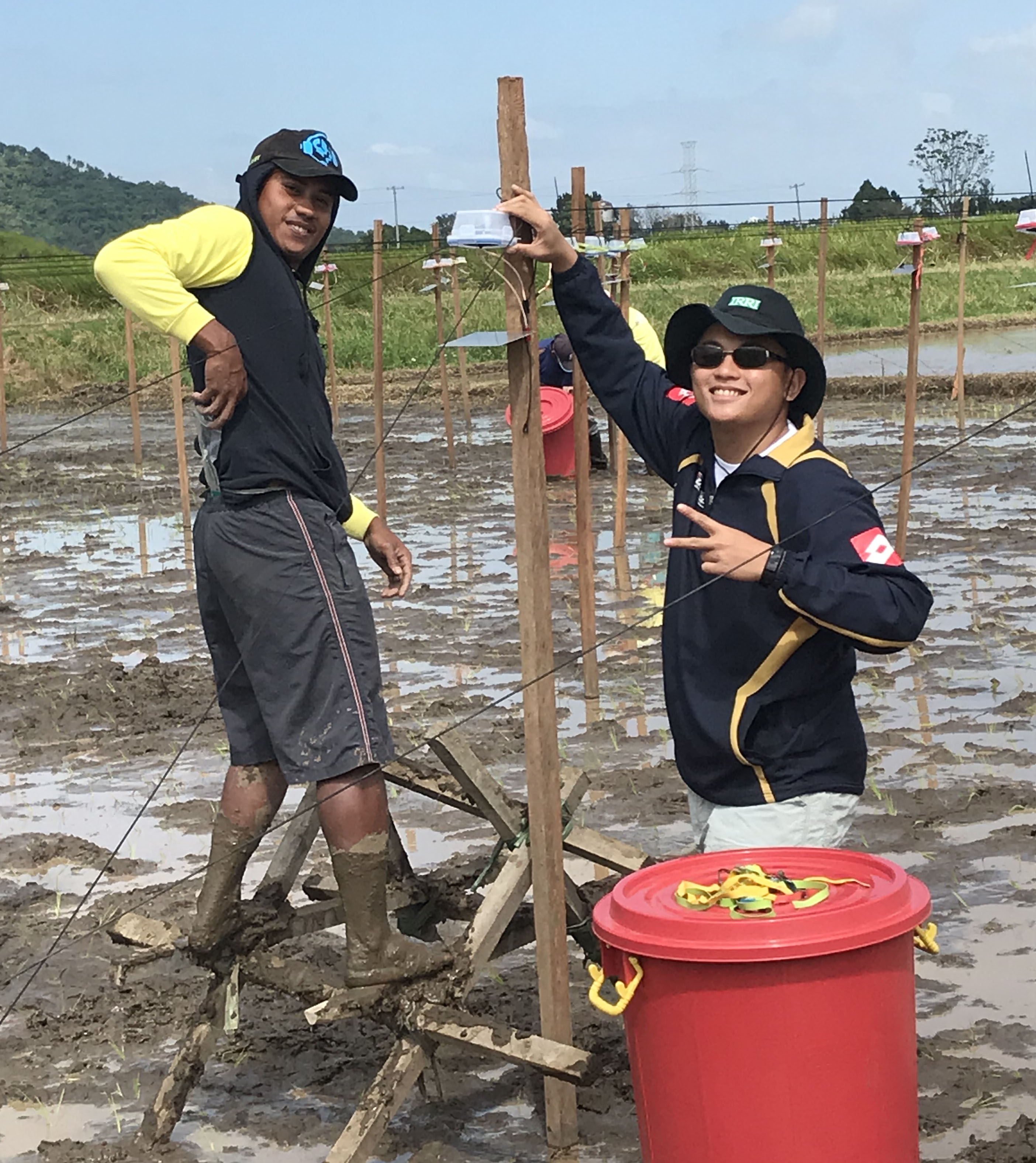 Jonas Llamas (left) and Roman Fornesa (right) mounting speaker units in the experimental array.
