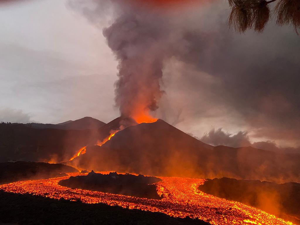 A river of lava flaw at the volcano of Hoya de Tajogaite.