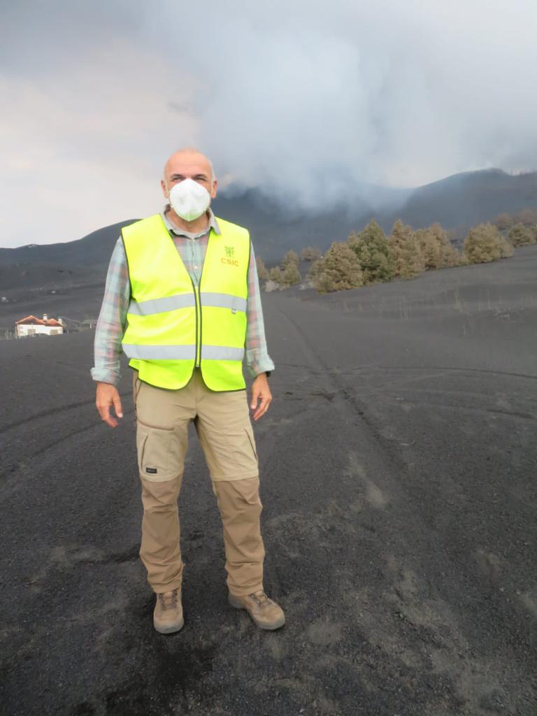 Manuel Nogales in the volcano.